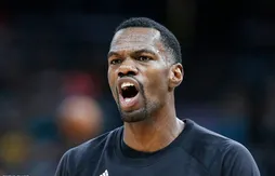 Maladroit, Dewayne Dedmon est bloqué sur le banc