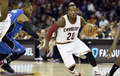 Kay Felder aux Bulls, DeAndre Liggins aux Bucks