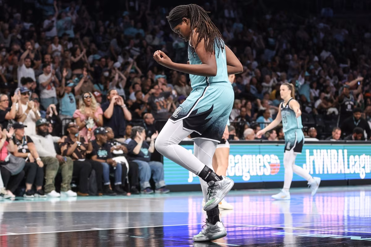 Jonquel Jones avec le Liberty en WNBA