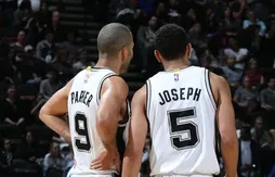 Quand Cory Joseph apprenait le “langage des signes” de Tony Parker