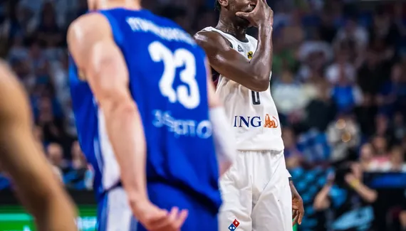 https://www.basketusa.com/thumbor/xnkrElltArR0EyDpivbKgl_Pbho=/570x325/smart/filters:format(webp)/https%3A%2F%2Fwww.basketusa.com%2Fapp%2Fuploads%2F2025%2F09%2Fbonga-1.webp