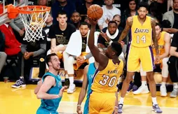 Luke Walton calme Julius Randle et Larry Nance Jr. sur les tirs à 3-points