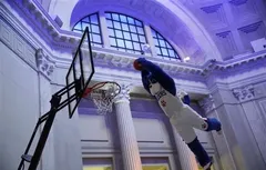 Les Sixers dévoilent Franklin, leur nouvelle mascotte
