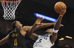 Les yeux rougis, les Wolves dominent les Cavaliers