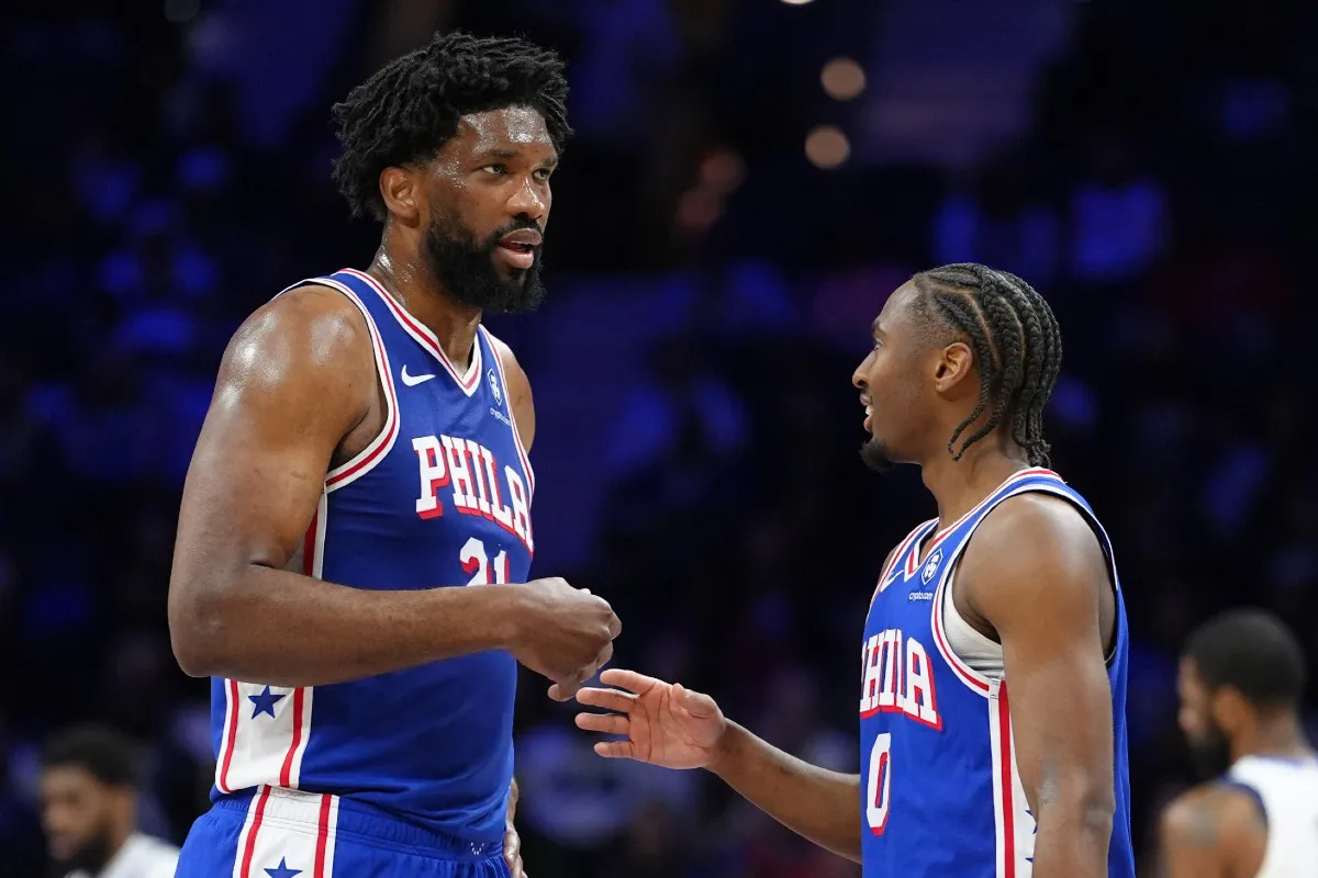 Joel Embiid et Tyrese Maxey