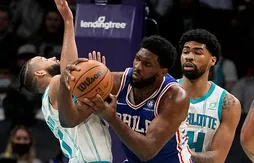 Après prolongation, un immense Joel Embiid sauve les Sixers face aux Hornets