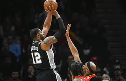Face aux Hawks, LaMarcus Aldridge et Derrick White rapprochent les Spurs des playoffs