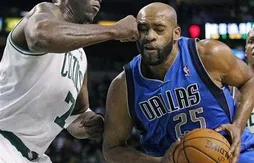 La photo du jour : Jermaine O’Neal met une droite à Vince Carter