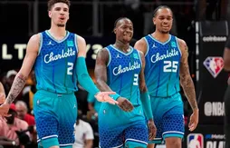 Bloqués par un train, les Hornets sont arrivés en retard à la salle des Hawks