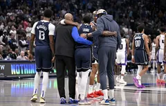 Les Mavericks perdent Kyrie Irving puis explosent face aux Kings