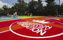 LeBron James inaugure le terrain de basket de son école “I Promise”