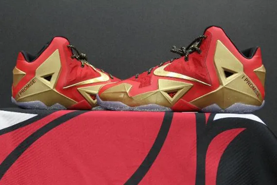 lebron-11-pe-gold