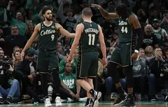 Gregg Popovich salue l’adaptation réussie de Derrick White à Boston