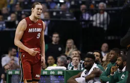 Préparation à la Coupe du monde : Kelly Olynyk se blesse au genou