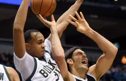 John Henson sauve les Bucks au buzzer