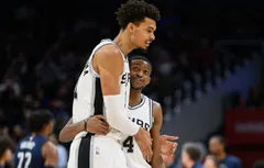 Le duo Wembanyama – Fox sauve les Spurs chez les Wizards