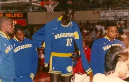 Manute Bol a effectué toute sa carrière avec de faux papiers