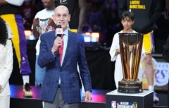 Emirates s’invite sur la tenue des arbitres et la NBA Cup !