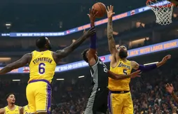 Sacramento étouffé par les Lakers