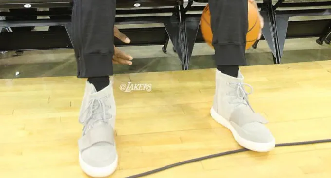 Face à Houston, Nick Young a joué avec les chaussures de Kanye West