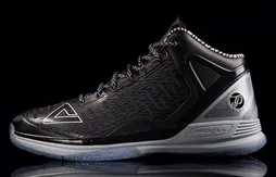 Peak : transparence, paillettes et motifs pour les playoffs de Tony Parker