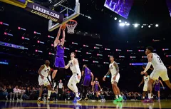 Avec ses paniers à 3-points, Dalton Knecht fait plier le Jazz