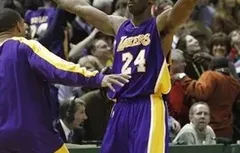 Kobe Bryant plante 39 points et le buzzer-beater de la gagne en prolongation face aux Bucks