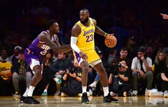 À l’arraché, LeBron James sort vainqueur de ses retrouvailles avec Kevin Durant
