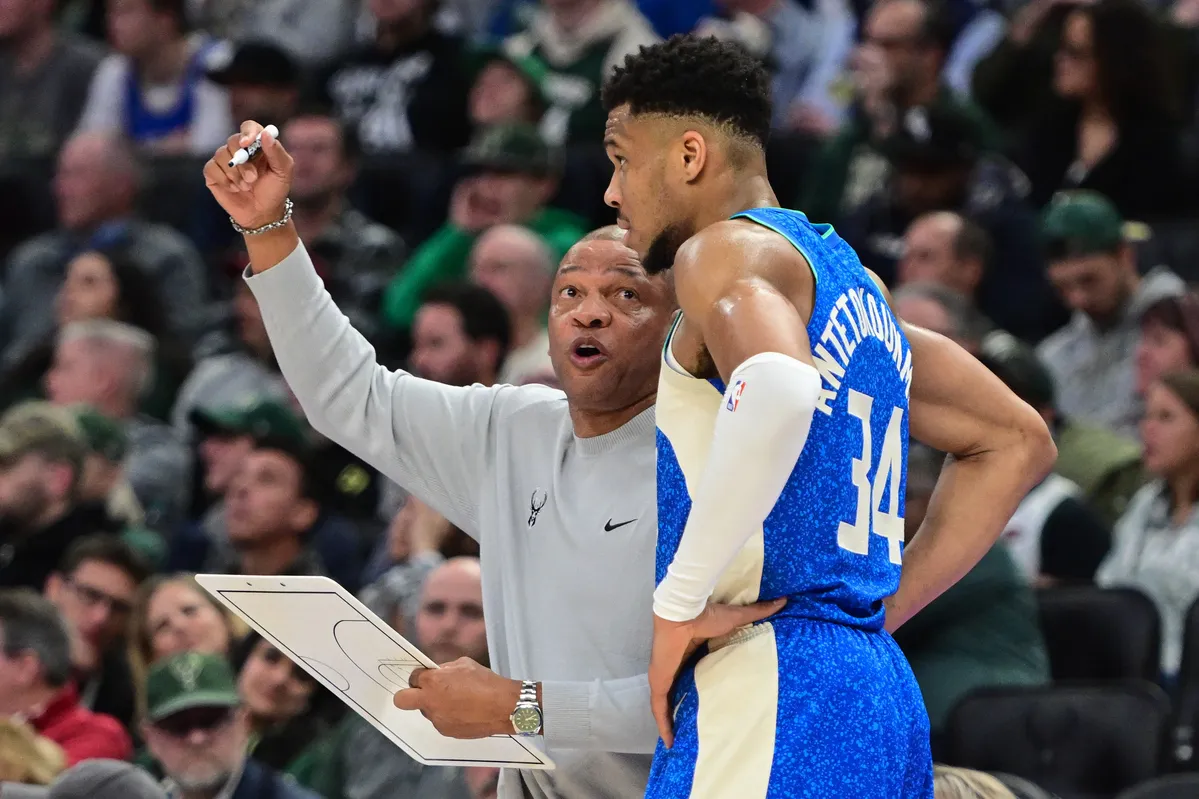 Doc Rivers avec Giannis Antetokounmpo pour les Bucks