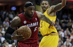 LeBron James démoralise Cleveland pour une 24e victoire de suite