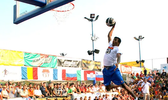 mike-djimbo-euro-dunk-contest
