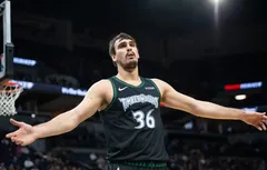 Dario Saric et Aron Baynes aux Suns