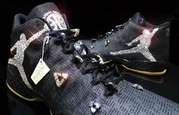 Michael Jordan a reçu des chaussures customisées lors de son passage à Paris