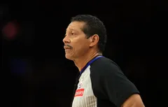 L’arbitre Bill Kennedy se blesse en pleine rencontre