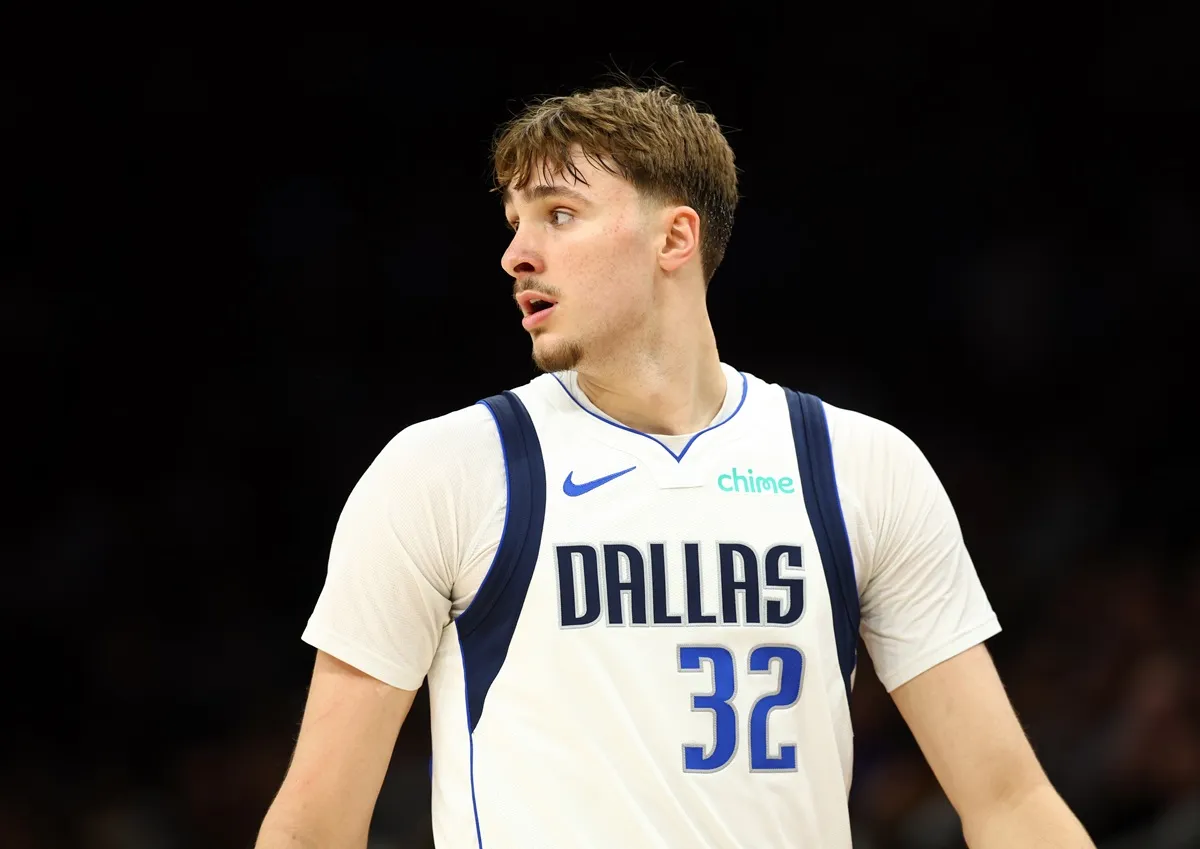 Cooper Flagg (Mavericks) contre les Suns