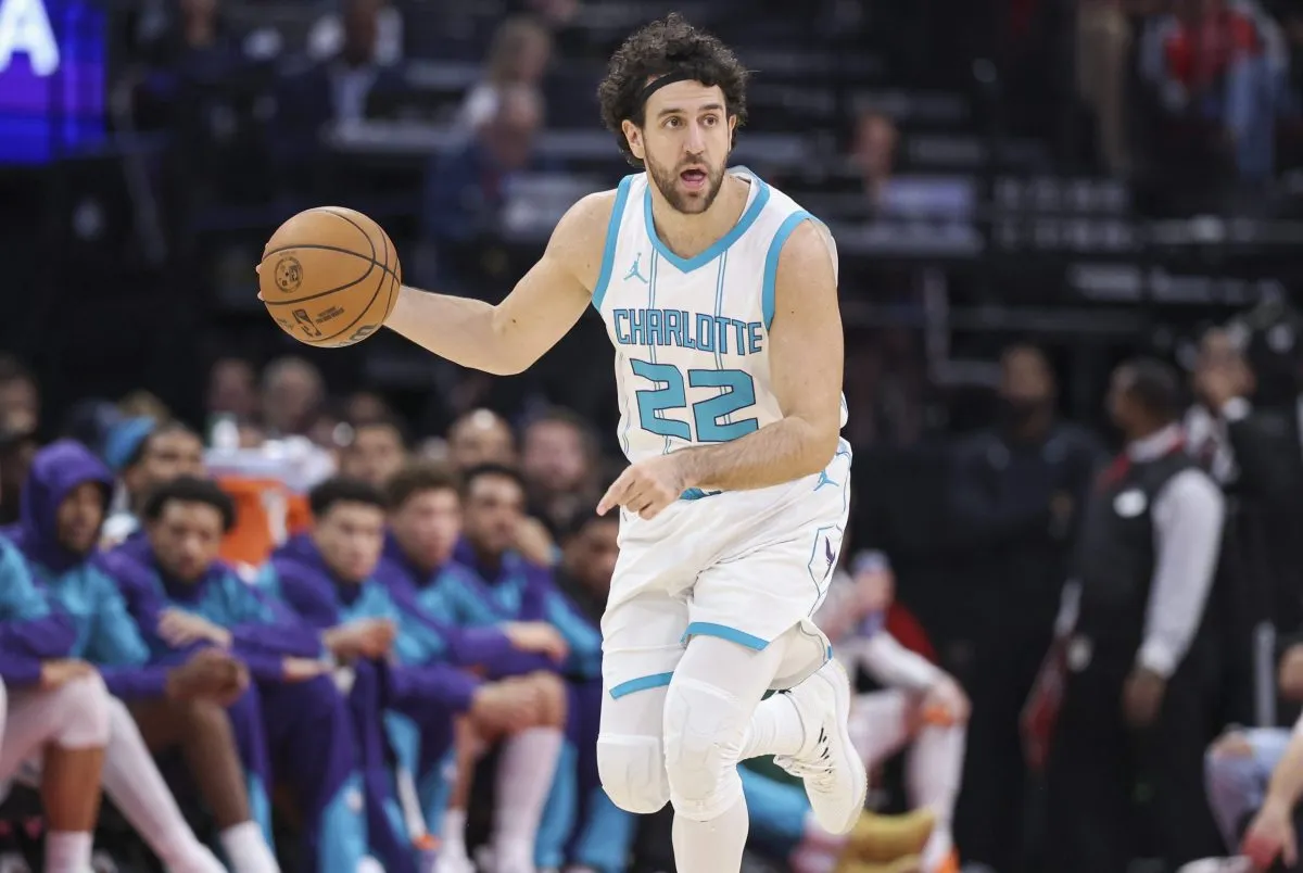 Vasilije Micic avec les Hornets