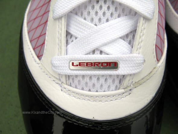 lebron james chaussure 2019