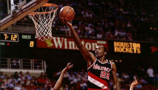 https://www.basketusa.com/wp-content/uploads/2009/10/clyde-drexler-portrait.jpg