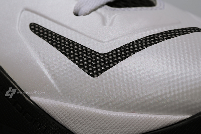 Nike Zoom Soldier VII