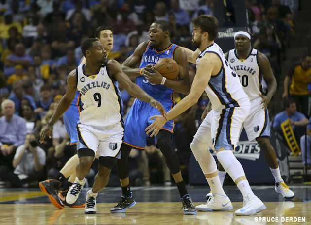 Kevin Durant encerclé