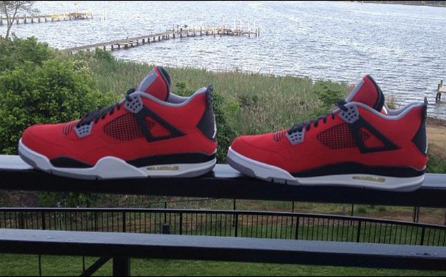 Air Jordan 4 Toro Bravo