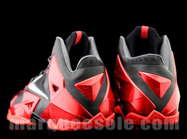 Nike LeBron XI noir/rouge