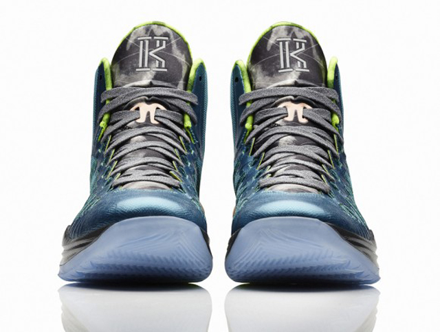 Kyrie Irving Hyperdunk 2013