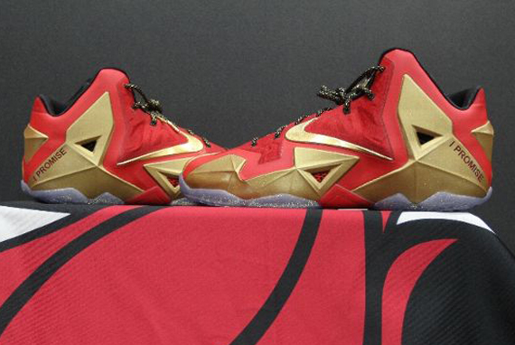 lebron-11-pe-gold