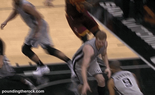 Matt Bonner s'enflamme