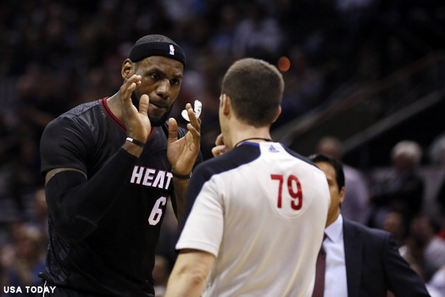 LeBron James f ch contre les maillots manches Basket USA