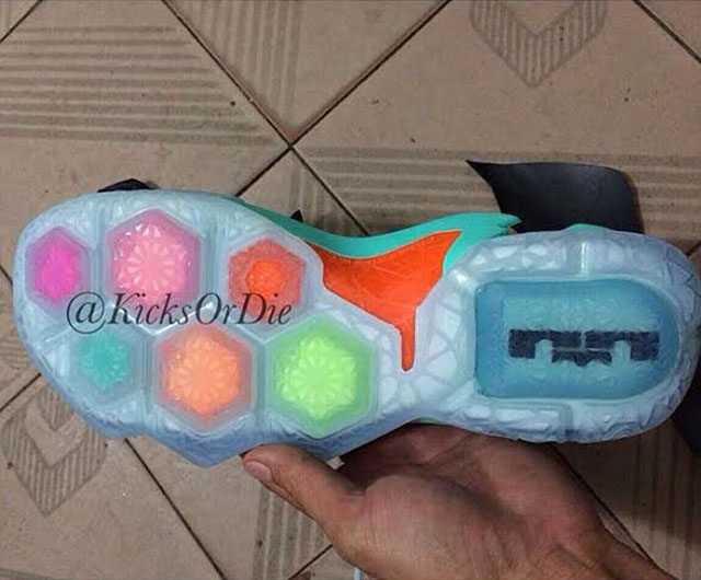 Nike_LeBron12_2