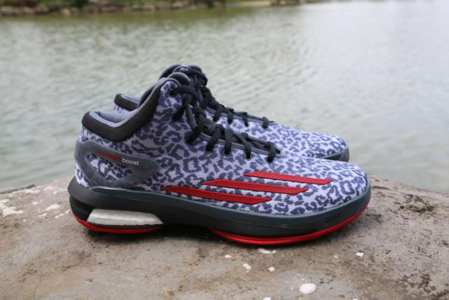adidas-crazylight-boost-4-white-black-red-leopard-02