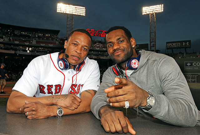 Business la vente de Beats a rapporte 30 millions de dollars a LeBron James Basket USA