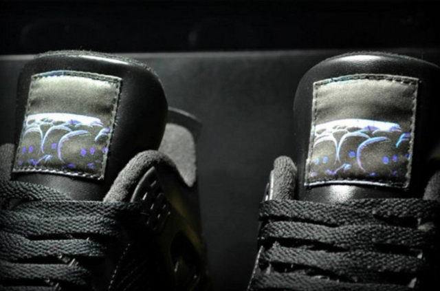 Air-Jordan-4-PlayStation-4-Custom-5-e1410801166810